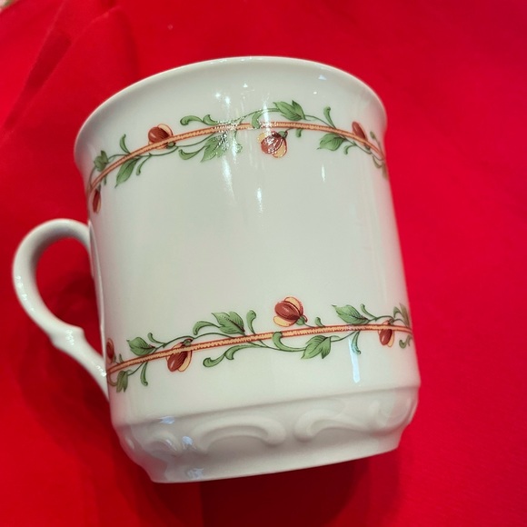 House of Goebel Bavarian china grandmother mug. - Picture 3 of 7